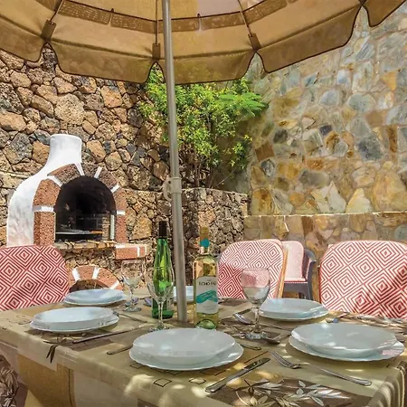Puerto Del Carmen Sleeps 8 Air Con Wifi *