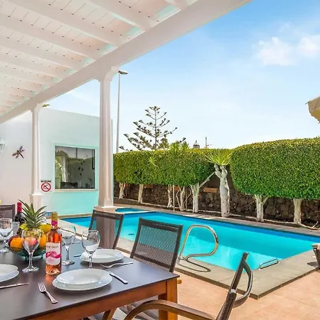 Puerto Del Carmen Sleeps 8 Air Con Wifi Villa