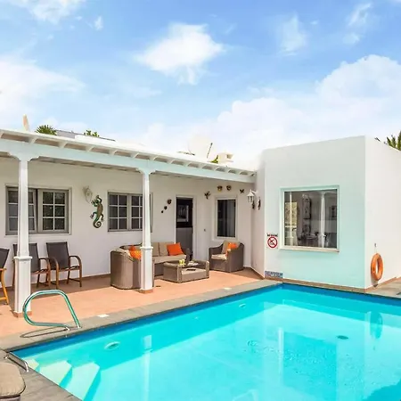 Puerto Del Carmen Sleeps 8 Air Con Wifi Puerto del Carmen (Lanzarote)